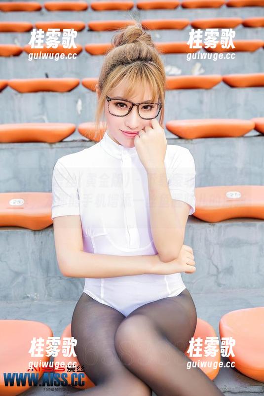 AISS爱丝(黄金版) - 下载索菲的渔色写真，为你的手机增添一丝鱼腥味儿的清新。