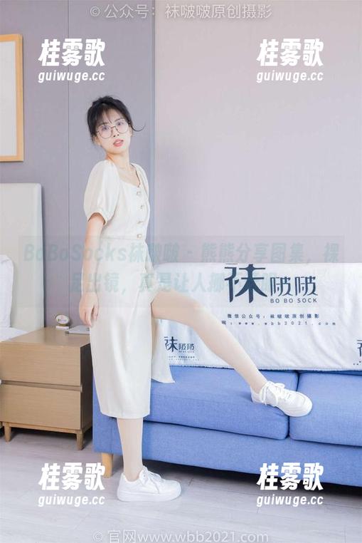 BoBoSocks袜啵啵 - 熊熊分享图集，裸足出镜，真是让人挪不开眼～