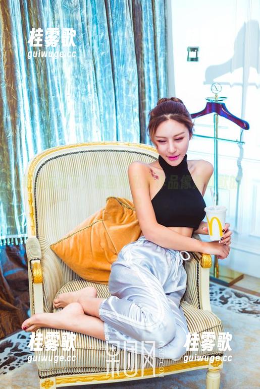 美女在场下，果团网私房作品像是默默的对决