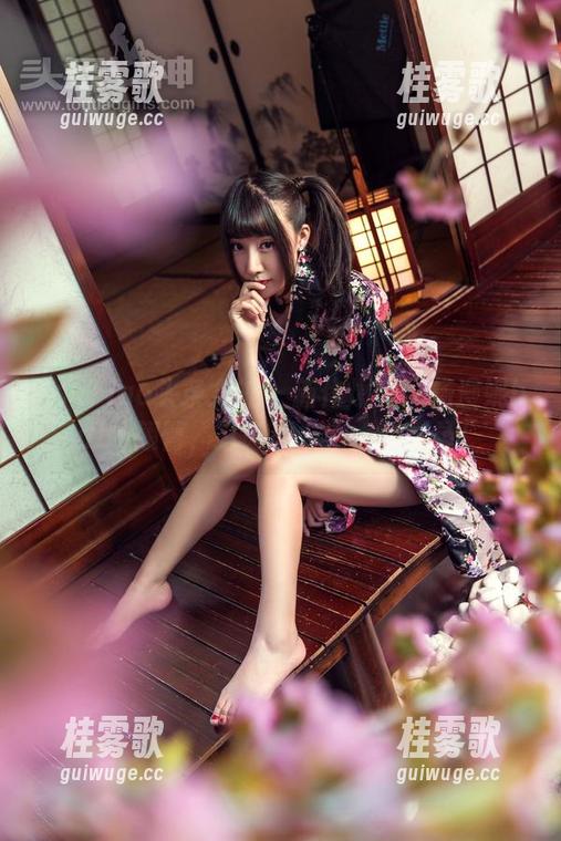 TouTiao头条女神 - 新作爆布！杨漫妮baby翘臀，打破朋友圈点赞记录！