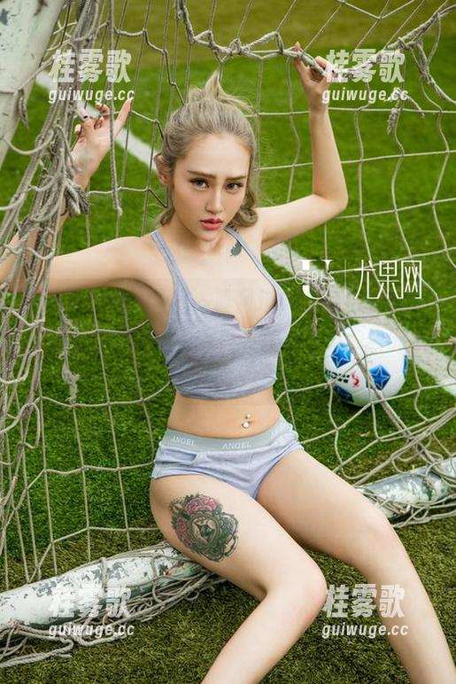 UGirls尤果网 - 一阵风过，凌希儿的制服原图给我来了个“突然转身”，资源真的挺可爱啊。