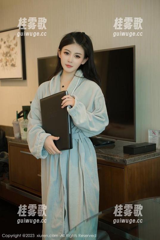 Xiuren秀人网-Barbie可儿 Xiuren秀人网 - 脚步轻盈,裙子翩翩:Barbie可儿的短裙全集,随风而舞!