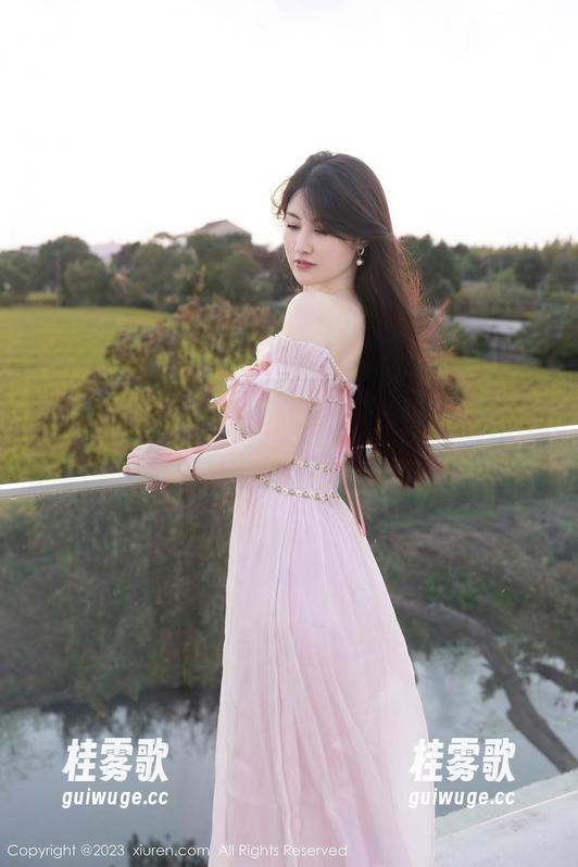 Xiuren秀人网 - 在Jennifer小若的厨娘写真里，在线服务中总会加入一丝戏谑