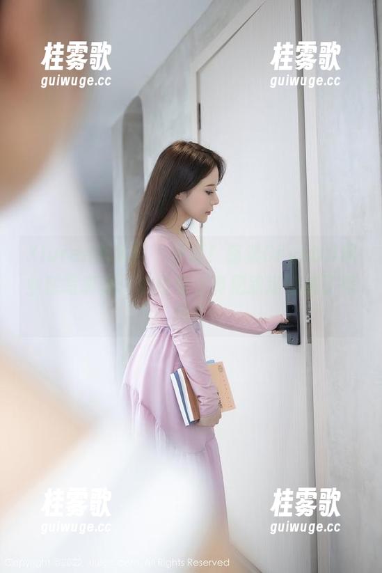 Xiuren秀人网 - 更新！荡漾Crystal职业装写真集：这位博主真把职场变成了秀场？