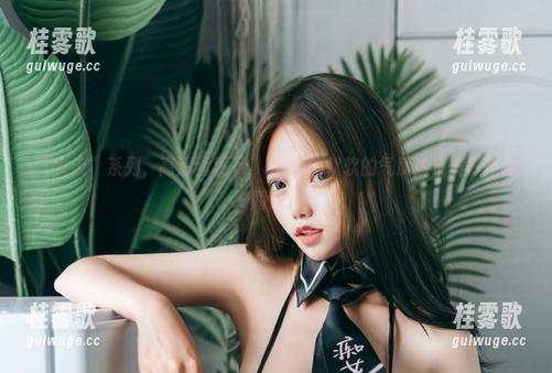 “女友”系列，高清画质下，eloise软软的气质透过屏幕扑面而来。