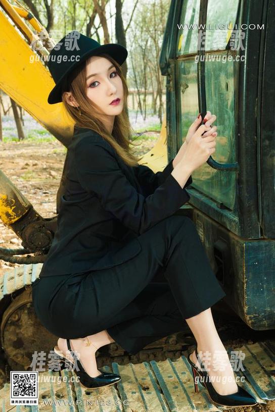 丽柜-团子 丽柜 - 白丝之下,谁能不想都看看团子精选的图片?