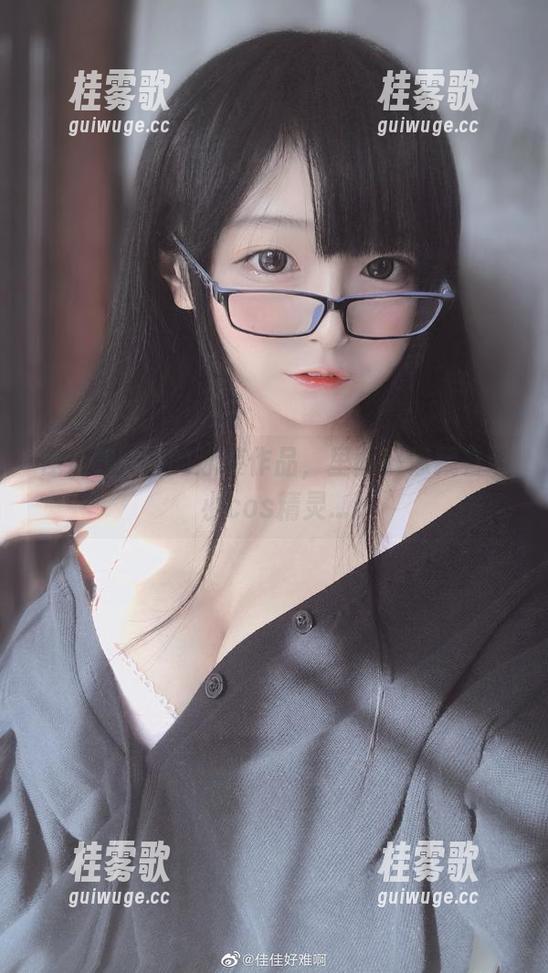 佳佳酱ovo 佳佳酱ovo的泳装作品,里面好像藏着个小cos精灵...