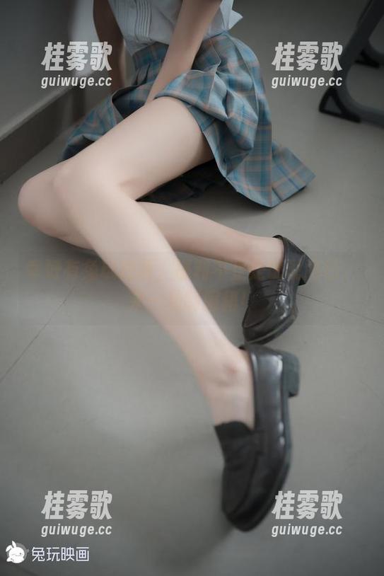 幸好有兔玩映画，福利不止是说说而已，来一袭制服裙！