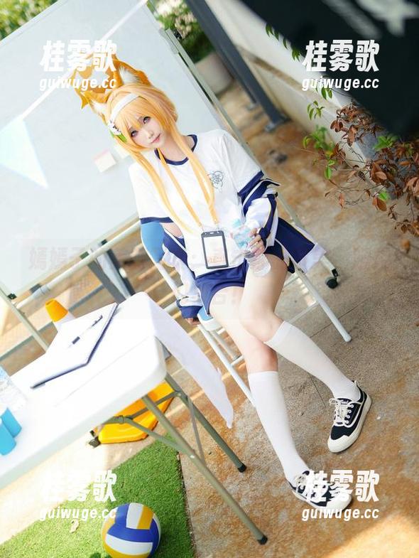 嫣嫣子的美腿写真：直击你的审美，腿控们集合！