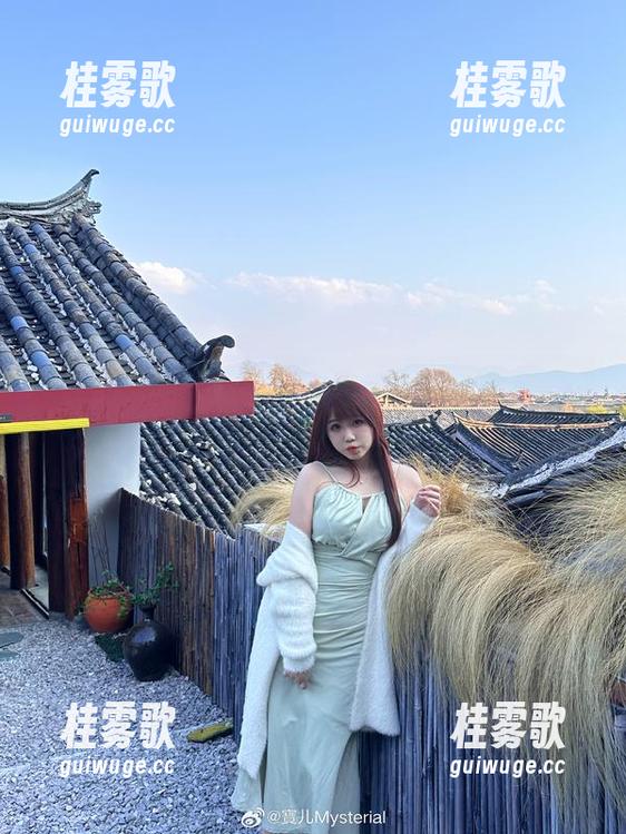 宝儿mysterial的毛衣在光影中摇曳，精选美图，绝了