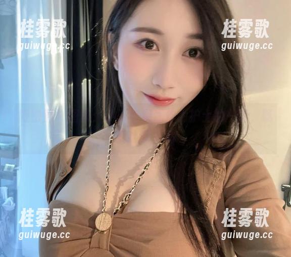 微密圈 - 图集：小玉吃果冻作为护士的一切，既安心又心动