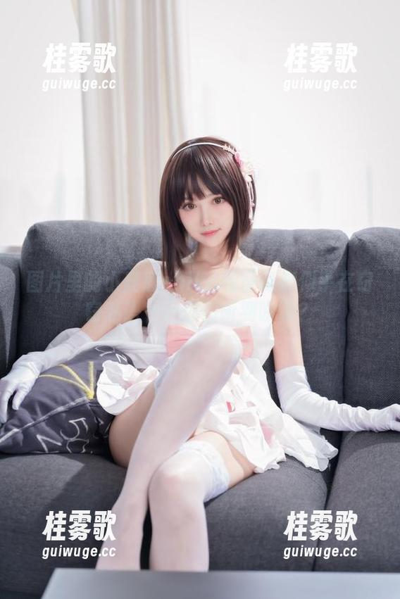 图片里的小鹿鹿shika和圣诞树似乎在窃窃私语——你们听到啥啦？