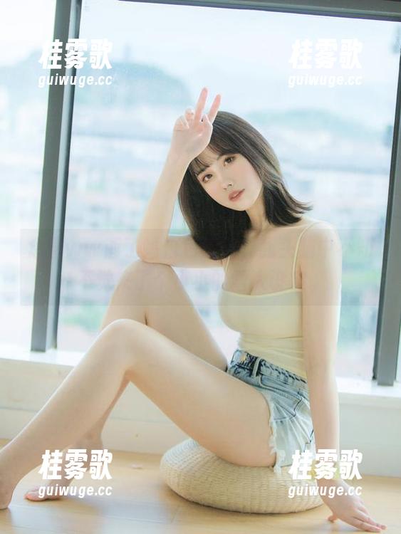 念雪ww 念雪ww画了幅白色原图,我头脑中不知不觉来了个小小的雪人设定。