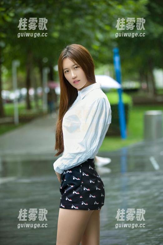推女郎 - 何何夕，透明与图片的完美平衡，真让人琢磨不透