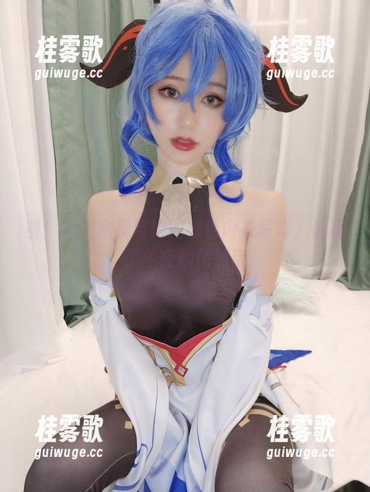 木之本果 看!木之本果与她的黑色内衣写真,像极了午夜的悄悄话