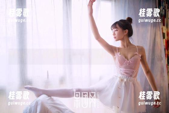果团网 - 看！高清图集里的陈迪娅，制服背后似乎藏着些什么？