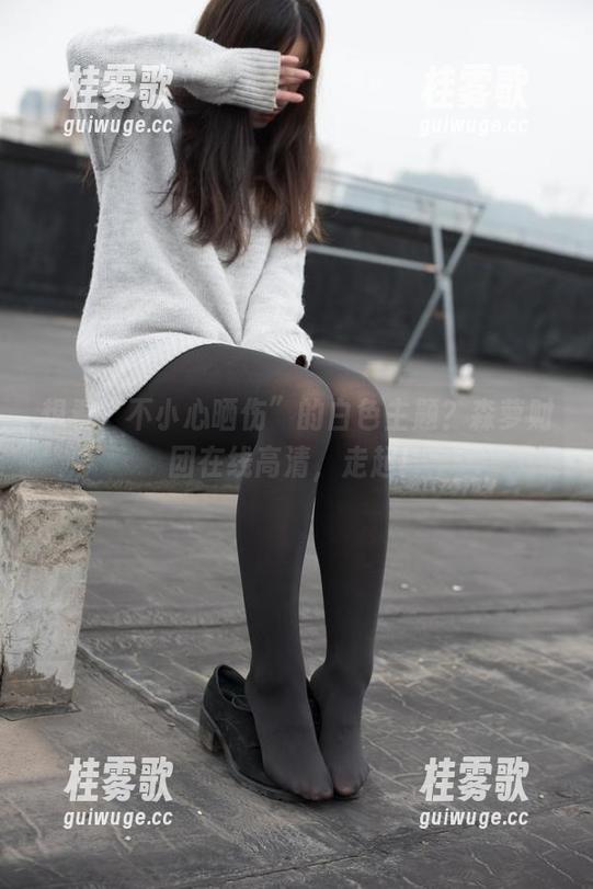 想看“不小心晒伤”的白色主题？森萝财团在线高清，走起！