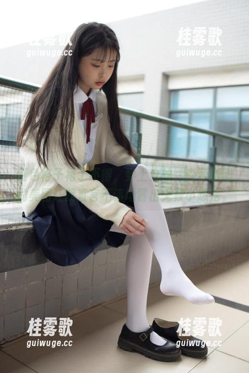 森萝财团 红色格子裙了不得,穿上白丝,森萝财团的美图让我直言不讳地冒出无数小想法。