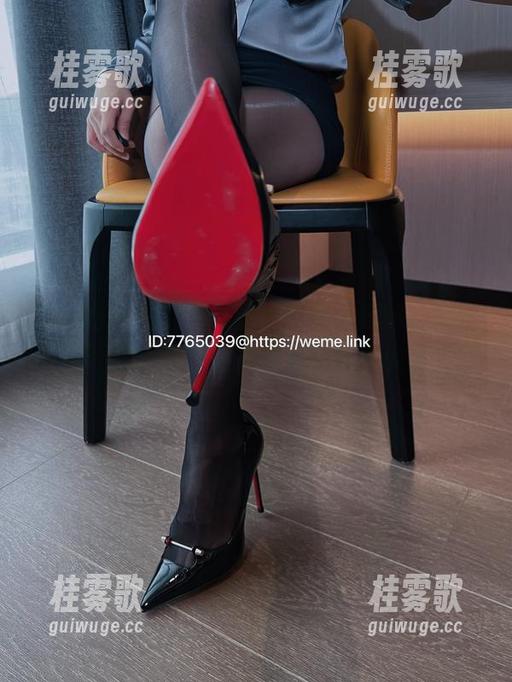 楚楚不吃鱼 微密圈 - 楚楚不吃鱼的秘密大揭秘,高清照片里她的眼神有意无意令人沉迷!