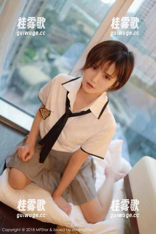 模范学院 - 看Emily顾奈奈酱的全套自拍，难道我下意识也想变得如此上镜？
