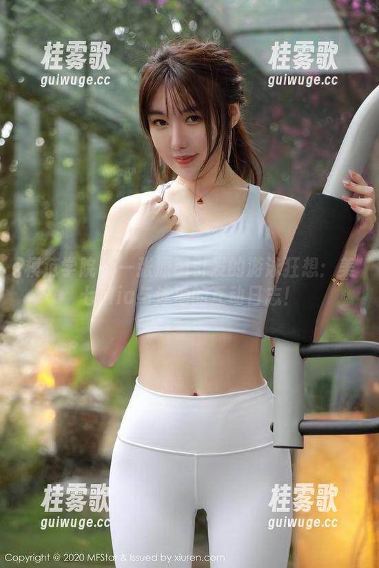 模范学院 - 一张原图引发的游泳狂想：美七Mia与泳池的互动日志！