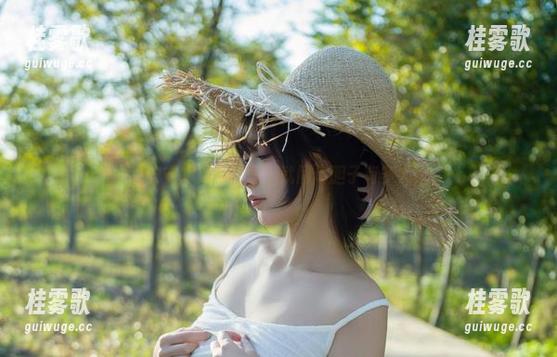 浅安安的天台套图：就问你胆子有多大？
