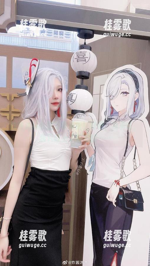 炸酱沐沐长腿写真更新！好吧，我承认，我只盯上了她的腿……