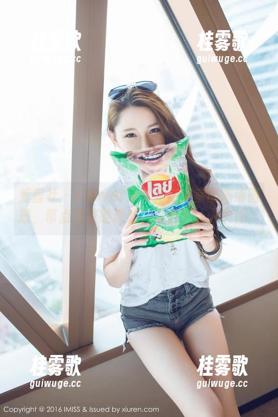 爱蜜社 - Flower朱可儿与浴室的高清图册，带点清凉的诱惑，巧妙又让人失神。