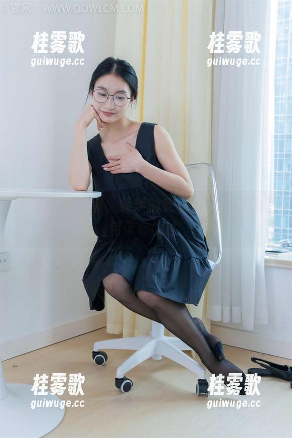 物恋传媒 - 看，佳琪的皮衣来了，高清图包带你GO！