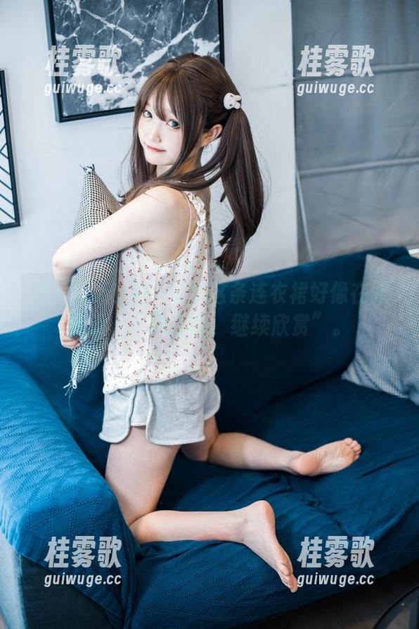 图片更新！神沢永莉这条连衣裙好像在跟我说，“别多想，继续欣赏”。
