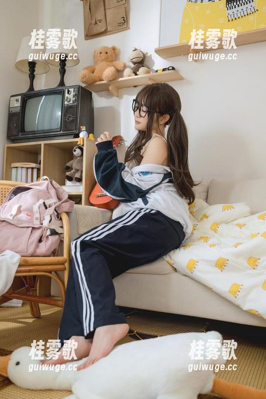 美图堆满桌，看神沢永莉如何用半双马尾和体操服勇闯摄影界！