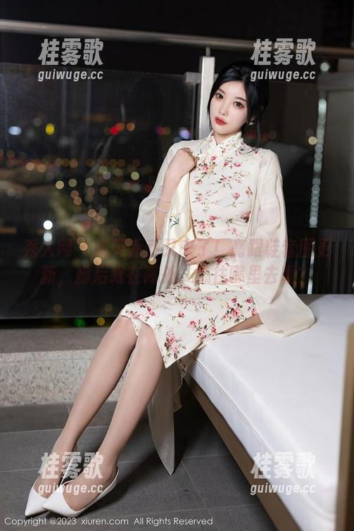 秀人网 - 奶芙乔乔又来了！高跟鞋套图更新，脚后跟在高处，心往哪里去呢？