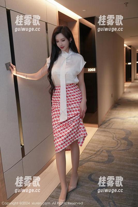 秀人网 - “快来看安然anran的图集！女王的每一张都让我想起小时候的梦，真莫名其妙…”刚刚更新