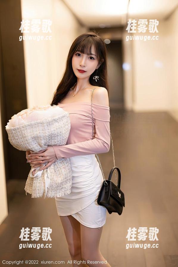 秀人网 - 看完赵惟依coco的圣诞全套图集，我就想问：明年的圣诞彩灯又买什么颜色呢？