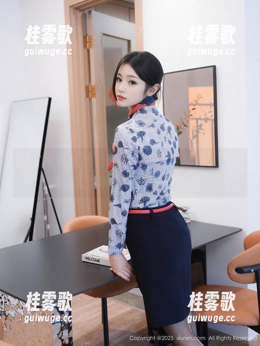 秀人网 - 软软爱吃肉的图包全套来了，裸足也能撩到小宇宙！
