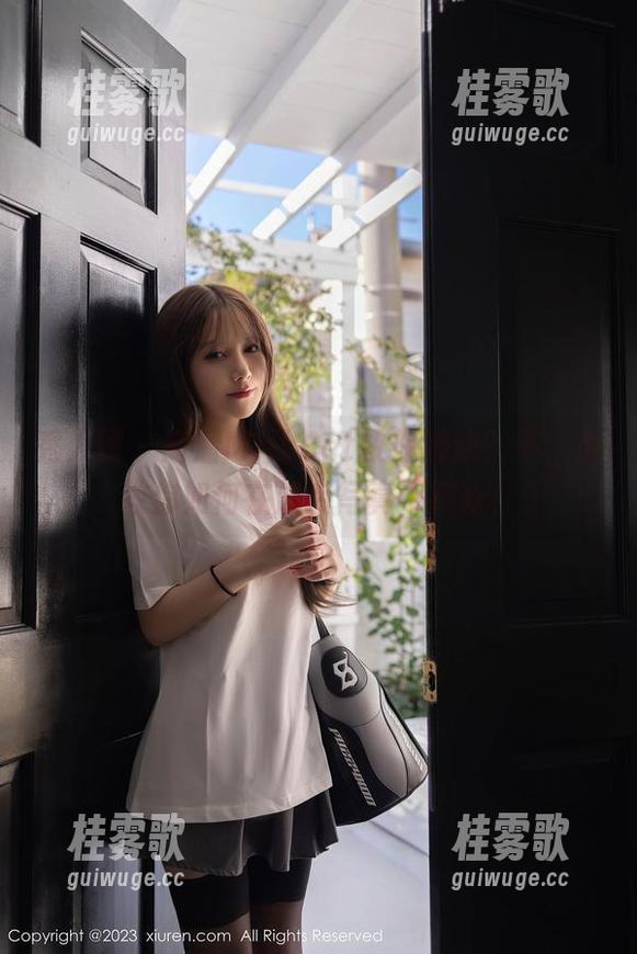秀人网 - 高溜MilkCat教你游泳？不，是教你如何在泳装写真中撒欢！
