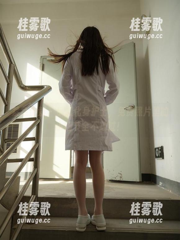 紧急企划 - 小恩化身护士，免费照片里的小细节全不放过！