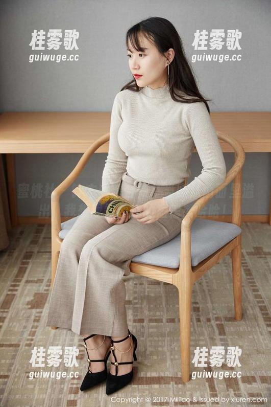 蜜桃社 - 铃木美腿合集：当腿从画面里溢出，我想我需要你的短信！哈哈！