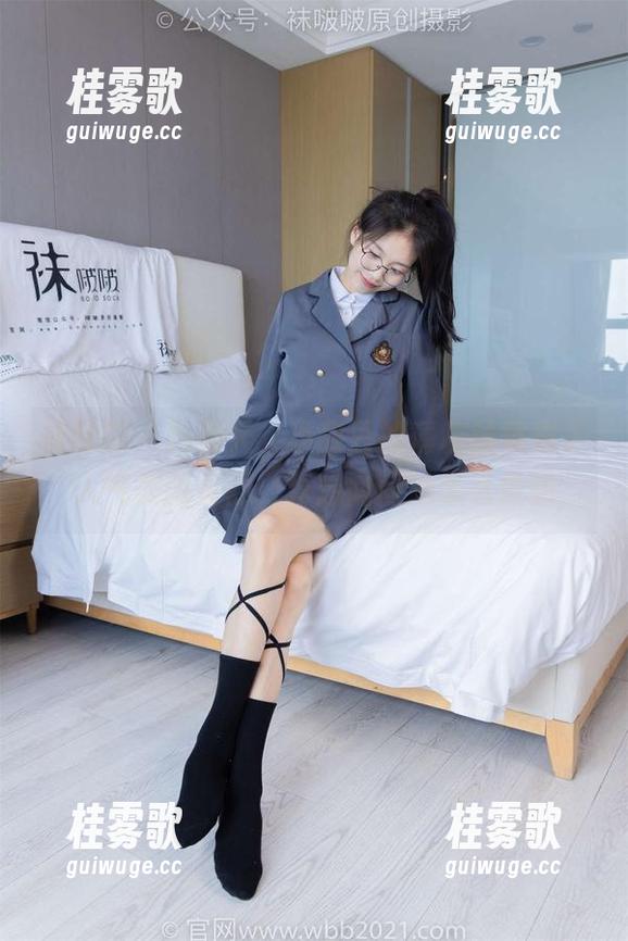 袜啵啵-小甜豆 袜啵啵 - 聊聊天,小甜豆的薄灰丝竟成了人气美图资源,真想问问她怎么做到