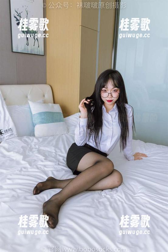 袜啵啵 - 图包蛮划算的，稚予换连体服的姿势总是让人期盼更多的私拍