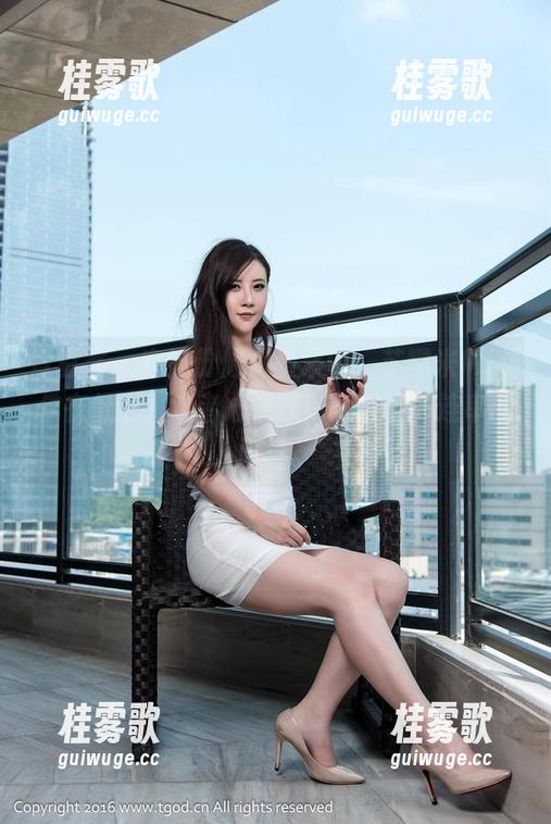青豆客-苏糯米Mi 青豆客 - 在这份修女图集中,苏糯米Mi仿佛在低语,观者心中却荡漾起了一连串的问号。